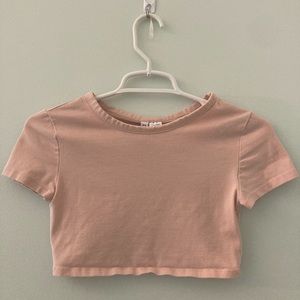 light pink cropped h&m shirt